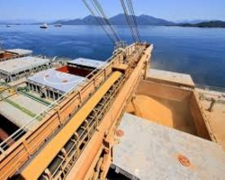 Porto de Paranagu aumenta escoamento de gros