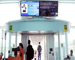 Monitores do aeroporto Santos Dumont (RJ) tm mensagens em Libras